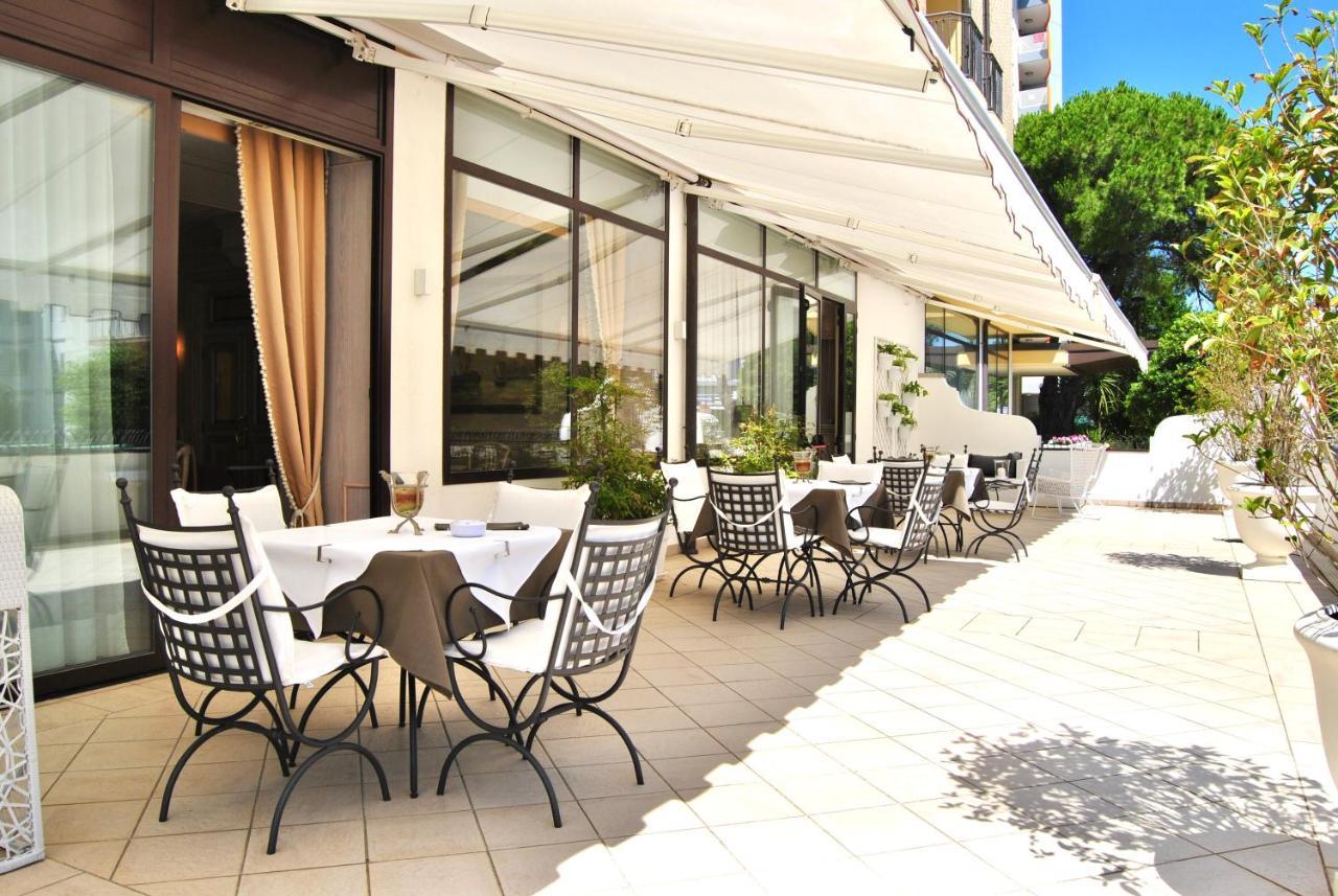 Palace Hotel Regina Bibione Bagian luar foto