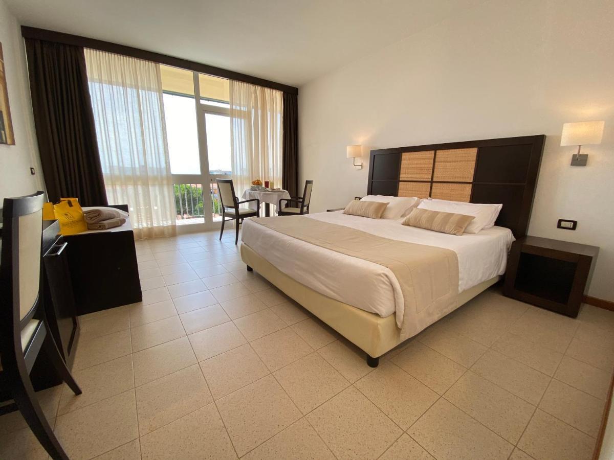 Palace Hotel Regina Bibione Bagian luar foto