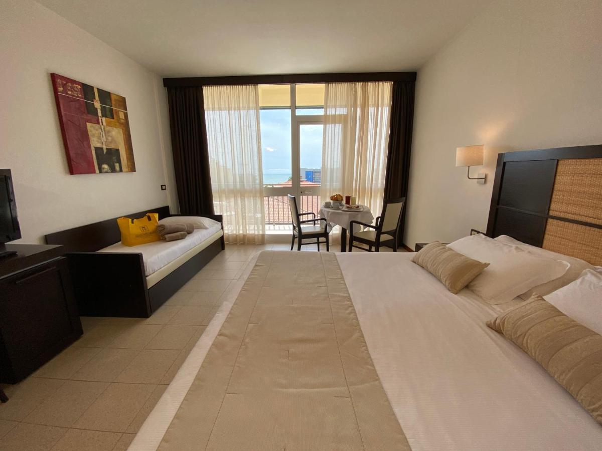 Palace Hotel Regina Bibione Bagian luar foto
